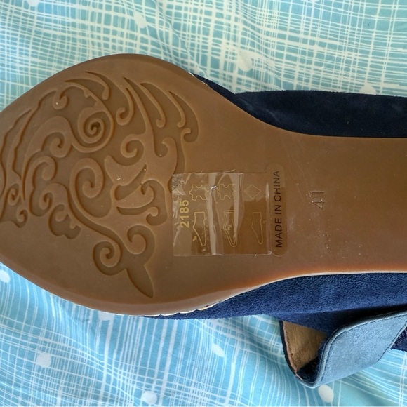 Sundance Chic Navy Suede Women's shoes size 41- however fit like a 40. - Picture 7 of 8